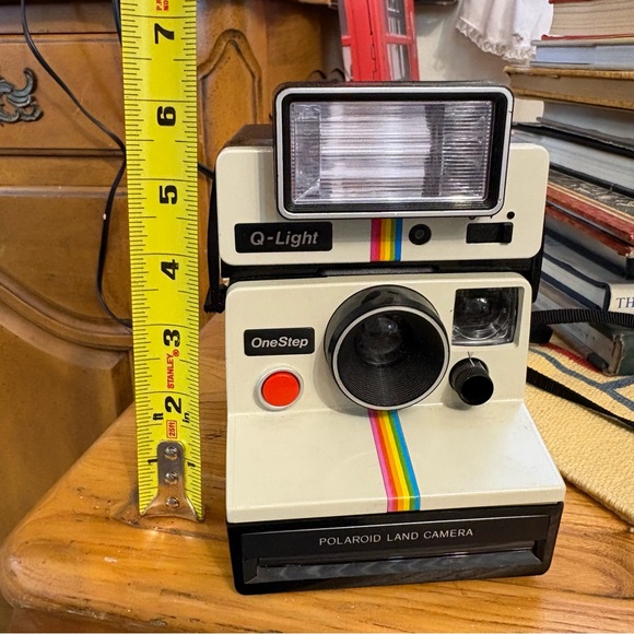 Vintage Polaroid OneStep SX-70 Land Camera with a Q-Light Flash attachment - Picture 10 of 11